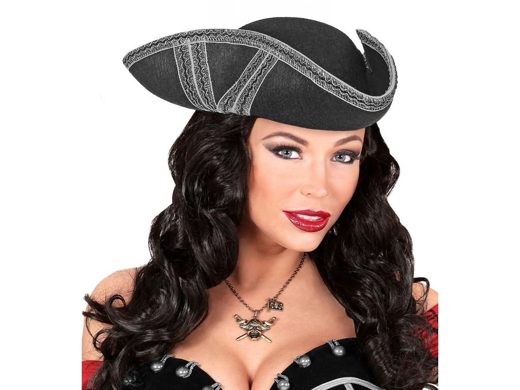 Háromszögű ezüst diszítésű kalap filcből