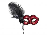 Fémesen csillogó piros velencei szemmaszk, fekete rózsa és toll