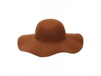 Dekorálható barna filc kalap kiegészítőkkel